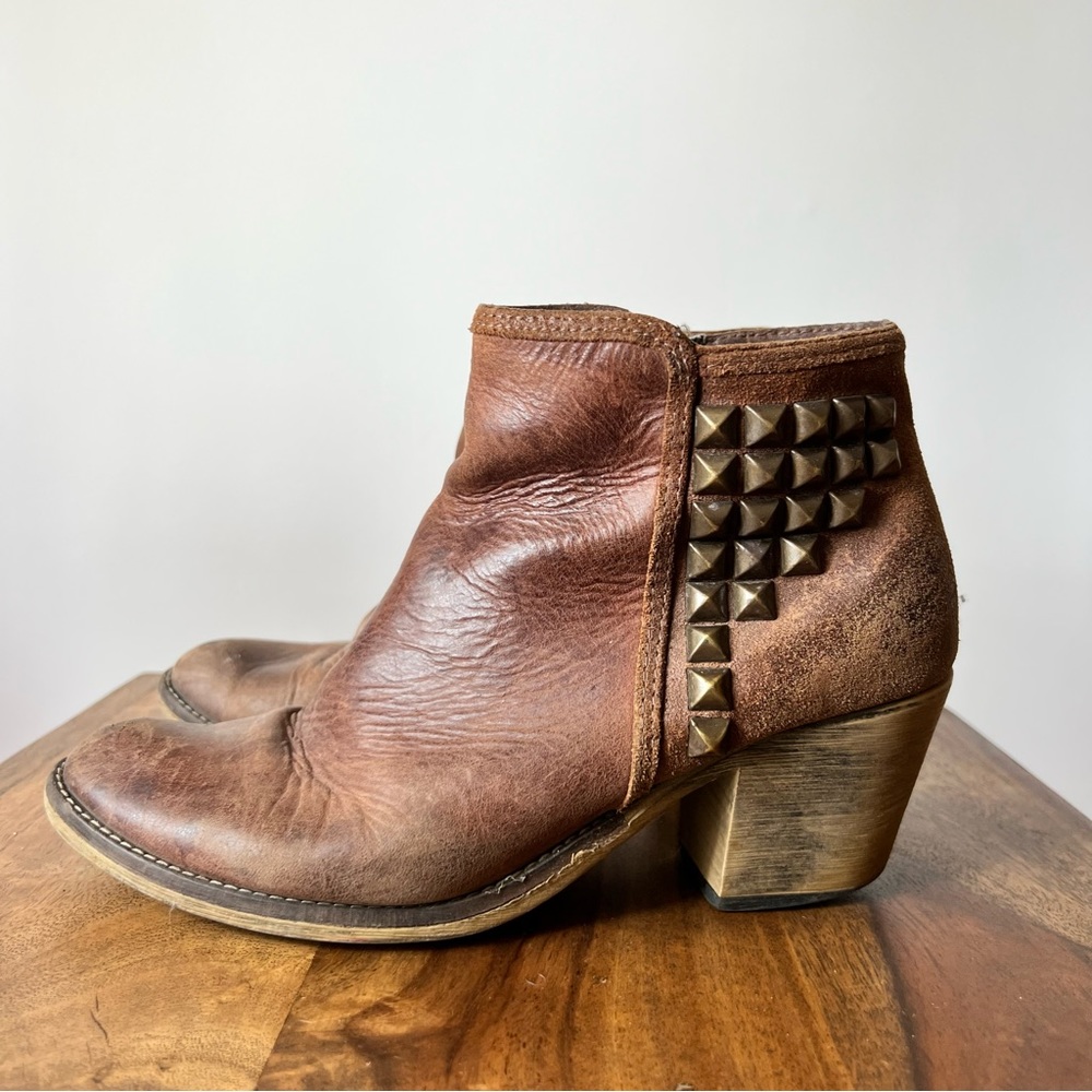 Steve Madden Brown Boots